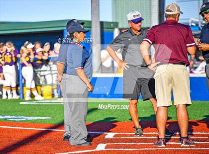 Thumbnail 1 in Thorndale vs Weimar (UIL 2A Region IV Final) photogallery.