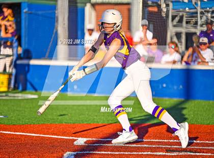 Thumbnail 1 in Thorndale vs Weimar (UIL 2A Region IV Final) photogallery.