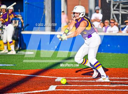 Thumbnail 1 in Thorndale vs Weimar (UIL 2A Region IV Final) photogallery.