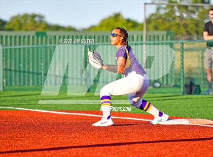 Thumbnail 1 in Thorndale vs Weimar (UIL 2A Region IV Final) photogallery.