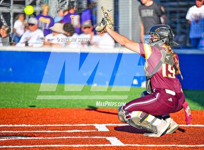 Thumbnail 1 in Thorndale vs Weimar (UIL 2A Region IV Final) photogallery.
