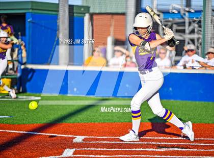 Thumbnail 1 in Thorndale vs Weimar (UIL 2A Region IV Final) photogallery.