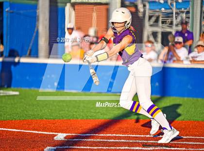 Thumbnail 3 in Thorndale vs Weimar (UIL 2A Region IV Final) photogallery.
