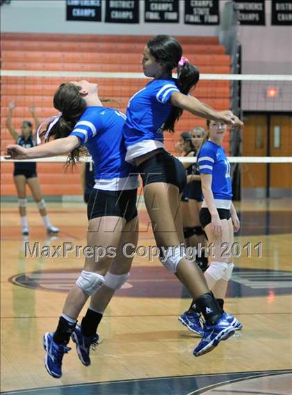 Thumbnail 1 in Dwyer vs. Lake Worth Christian photogallery.