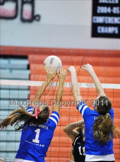 Thumbnail 3 in Dwyer vs. Lake Worth Christian photogallery.