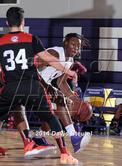 Thumbnail 2 in Cordova vs. Sacramento (St. Hope Elite Classic) photogallery.