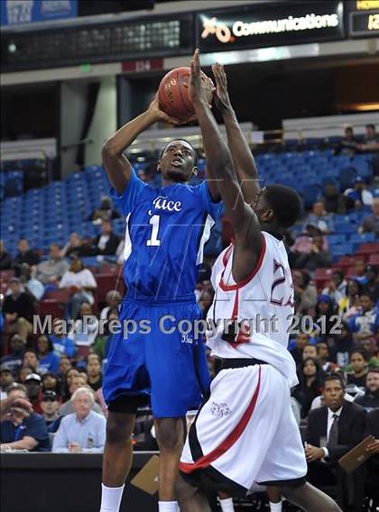 Thumbnail 1 in Price vs. Salesian (CIF State D4 Final) photogallery.