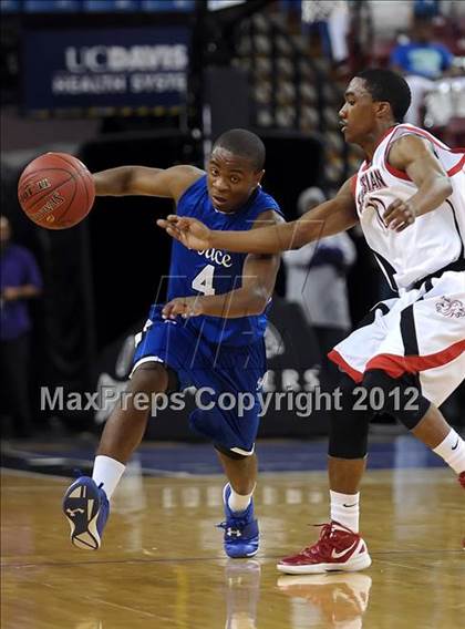 Thumbnail 2 in Price vs. Salesian (CIF State D4 Final) photogallery.