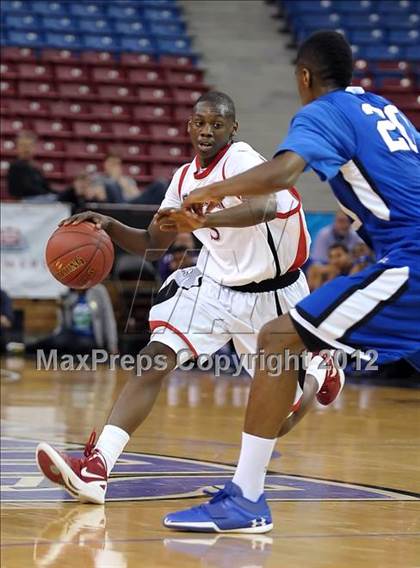 Thumbnail 3 in Price vs. Salesian (CIF State D4 Final) photogallery.