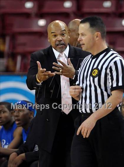 Thumbnail 2 in Price vs. Salesian (CIF State D4 Final) photogallery.