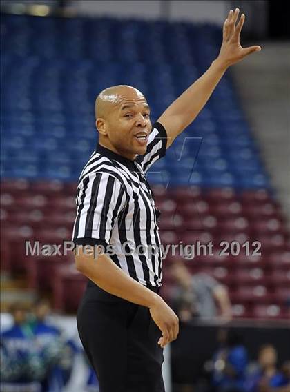Thumbnail 2 in Price vs. Salesian (CIF State D4 Final) photogallery.