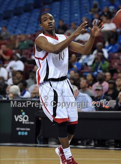 Thumbnail 2 in Price vs. Salesian (CIF State D4 Final) photogallery.