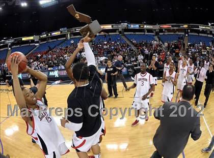 Thumbnail 2 in Price vs. Salesian (CIF State D4 Final) photogallery.