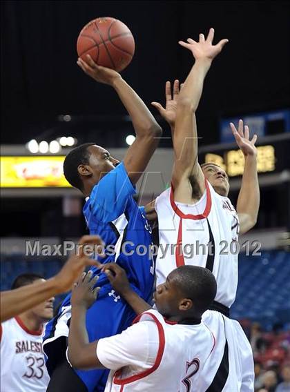 Thumbnail 3 in Price vs. Salesian (CIF State D4 Final) photogallery.