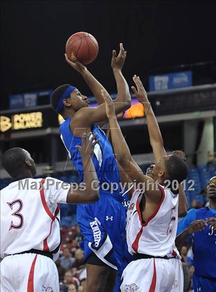 Thumbnail 3 in Price vs. Salesian (CIF State D4 Final) photogallery.