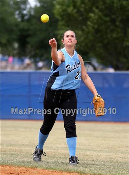 Thumbnail 2 in Reicher Catholic vs Red Oak (TAPPS 3A Semifinal) photogallery.