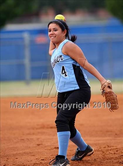 Thumbnail 2 in Reicher Catholic vs Red Oak (TAPPS 3A Semifinal) photogallery.