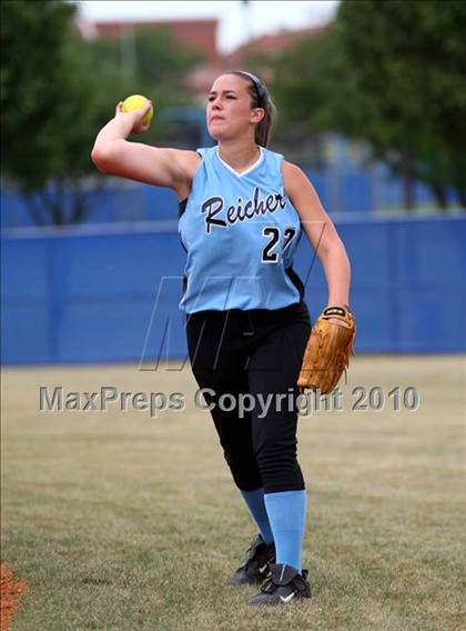 Thumbnail 1 in Reicher Catholic vs Red Oak (TAPPS 3A Semifinal) photogallery.