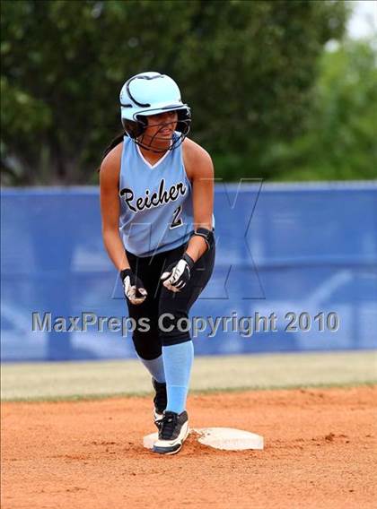 Thumbnail 2 in Reicher Catholic vs Red Oak (TAPPS 3A Semifinal) photogallery.
