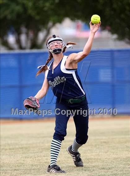 Thumbnail 1 in Reicher Catholic vs Red Oak (TAPPS 3A Semifinal) photogallery.