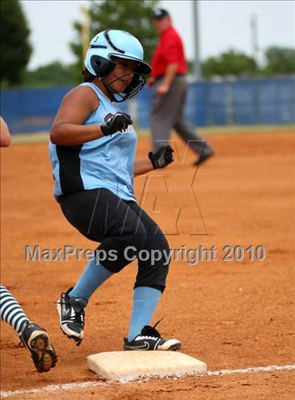 Thumbnail 1 in Reicher Catholic vs Red Oak (TAPPS 3A Semifinal) photogallery.
