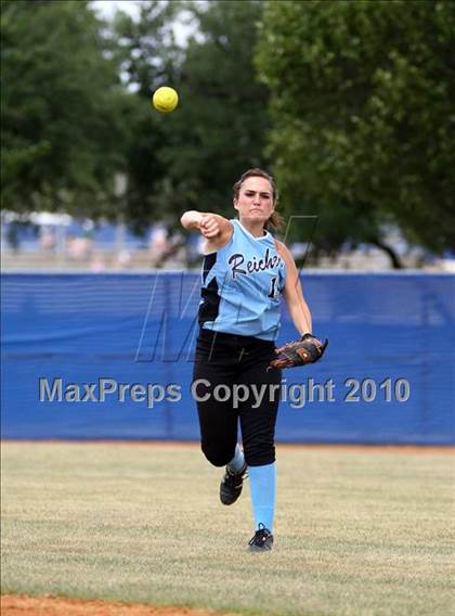 Thumbnail 1 in Reicher Catholic vs Red Oak (TAPPS 3A Semifinal) photogallery.