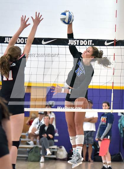 Thumbnail 3 in Walton vs. Harvard-Westlake (Durango Fall Classic) photogallery.