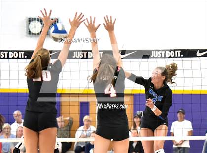 Thumbnail 2 in Walton vs. Harvard-Westlake (Durango Fall Classic) photogallery.