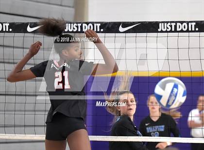 Thumbnail 2 in Walton vs. Harvard-Westlake (Durango Fall Classic) photogallery.