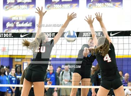 Thumbnail 2 in Walton vs. Harvard-Westlake (Durango Fall Classic) photogallery.