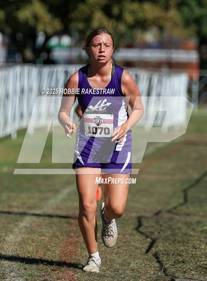 Thumbnail 1 in UIL 1A Girls Cross Country State Final photogallery.