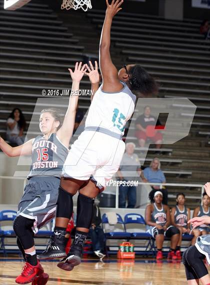 Thumbnail 3 in South Houston vs. Pasadena Memorial (McDonald's Texas Invitational) photogallery.