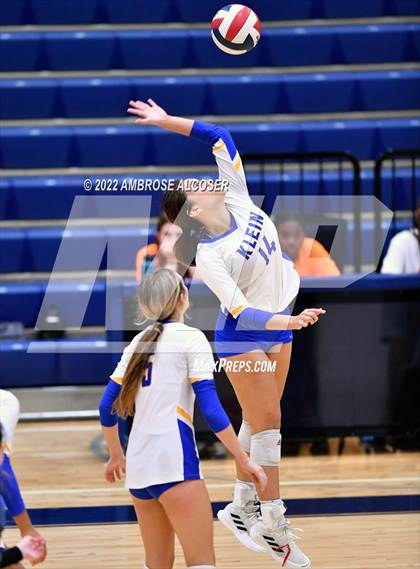 Thumbnail 3 in Bridgeland vs. Klein photogallery.