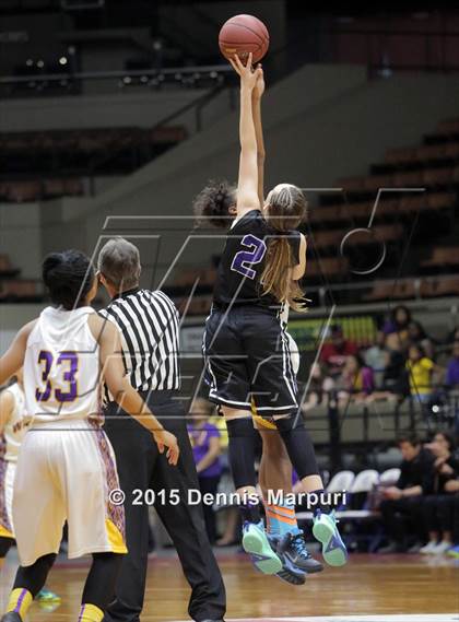 Thumbnail 2 in Mission Oak @ Fresno (CIF Central D3 Final) photogallery.