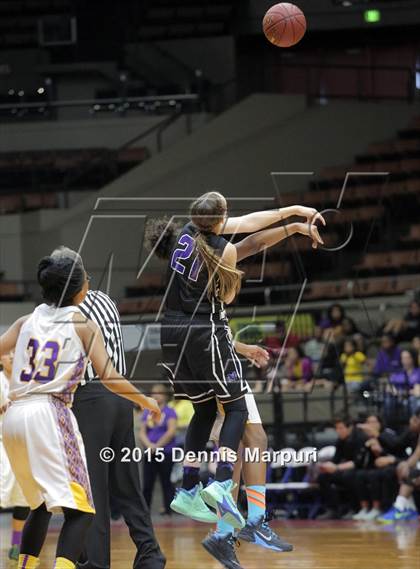 Thumbnail 3 in Mission Oak @ Fresno (CIF Central D3 Final) photogallery.