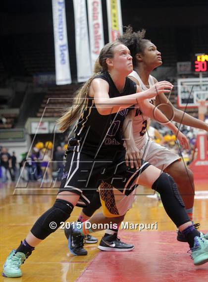 Thumbnail 2 in Mission Oak @ Fresno (CIF Central D3 Final) photogallery.