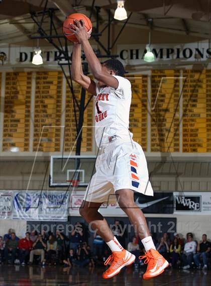 Thumbnail 2 in Omaha Central vs. Whitney Young (City of Palms Classic) photogallery.