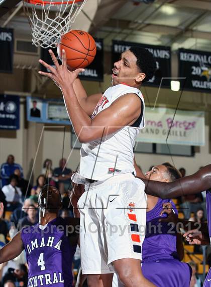 Thumbnail 3 in Omaha Central vs. Whitney Young (City of Palms Classic) photogallery.