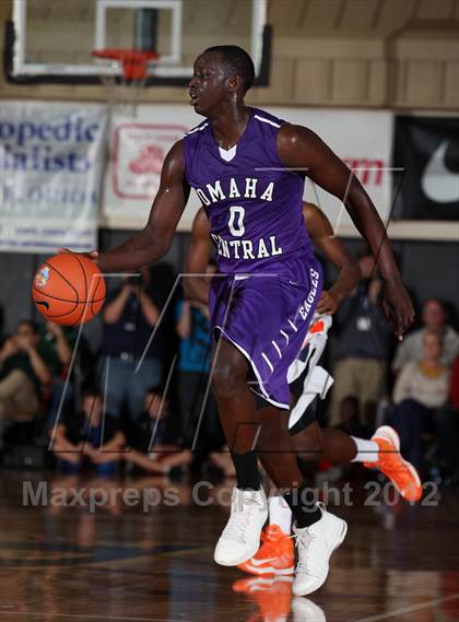 Thumbnail 2 in Omaha Central vs. Whitney Young (City of Palms Classic) photogallery.