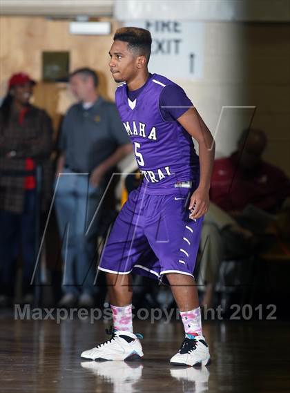 Thumbnail 3 in Omaha Central vs. Whitney Young (City of Palms Classic) photogallery.