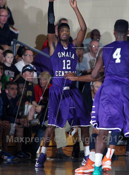 Thumbnail 2 in Omaha Central vs. Whitney Young (City of Palms Classic) photogallery.