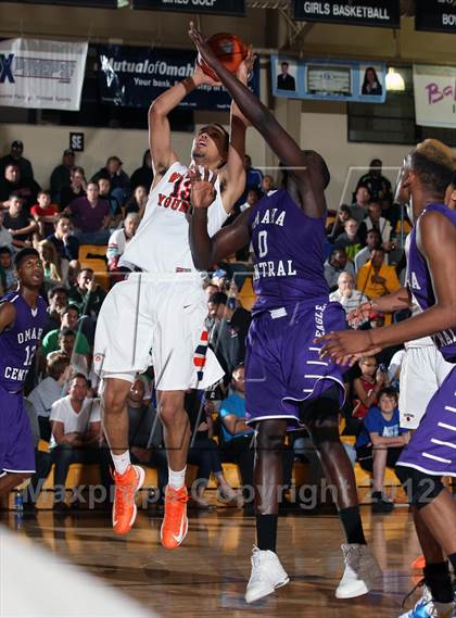 Thumbnail 3 in Omaha Central vs. Whitney Young (City of Palms Classic) photogallery.