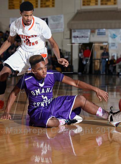 Thumbnail 2 in Omaha Central vs. Whitney Young (City of Palms Classic) photogallery.
