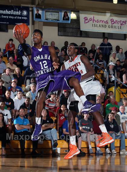 Thumbnail 3 in Omaha Central vs. Whitney Young (City of Palms Classic) photogallery.