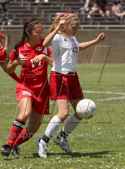 Thumbnail 2 in Washington [George] vs Lowell (CIF AAA/SF Championship) photogallery.
