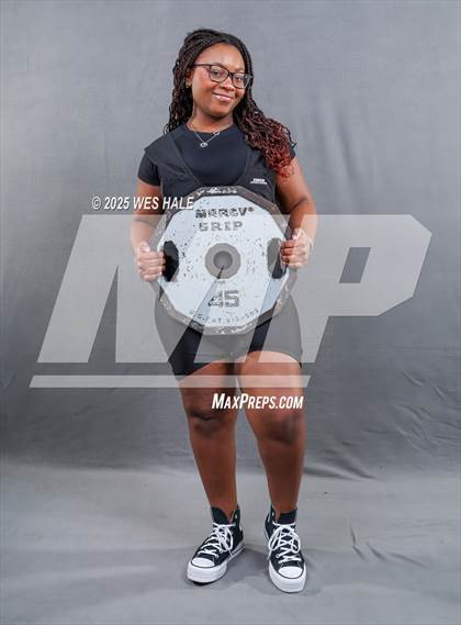 Thumbnail 2 in DeSoto Central (Senior Photoshoot) photogallery.