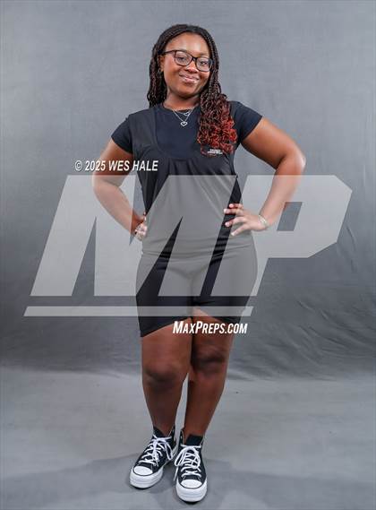 Thumbnail 3 in DeSoto Central (Senior Photoshoot) photogallery.