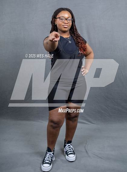 Thumbnail 2 in DeSoto Central (Senior Photoshoot) photogallery.