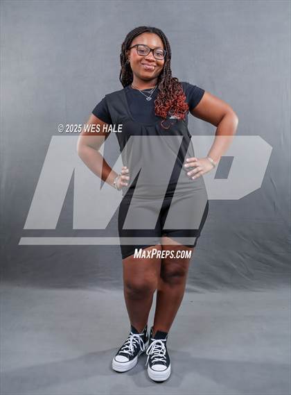 Thumbnail 1 in DeSoto Central (Senior Photoshoot) photogallery.