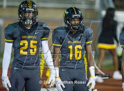 Thumbnail 1 in Scotlandville vs. Mandeville photogallery.
